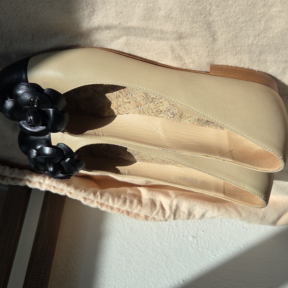Authentic Chanel Camellia flower ballet flats. Size 36 1/2 EU. Size 6.5 US - Picture 3 of 7